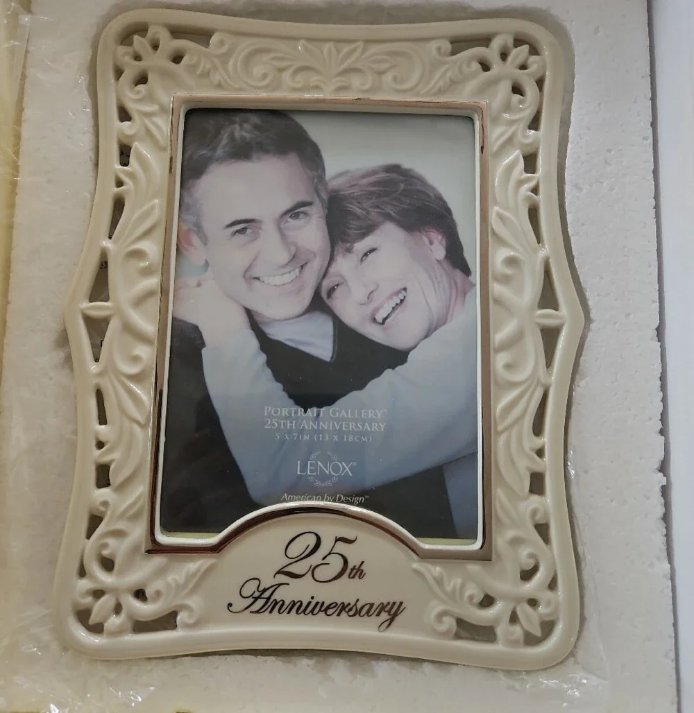 Lenox Ivory and Gold Accent Portrait Frame Box